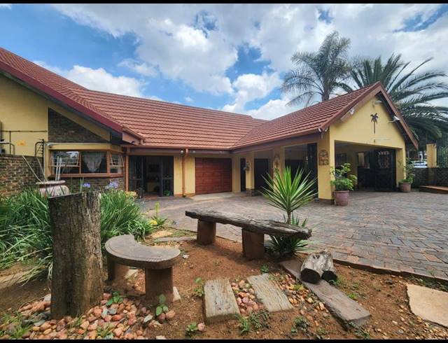 3 BEDROOM HOUSE FOR SALE IN ALBEMARLE EXT 2